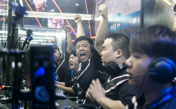 它确保了球 它确保了球